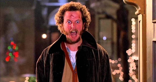 Chuyện đáng xấu hổ của tài tử "Ở Nhà Một Mình" bị bại lộ- Ảnh 2.