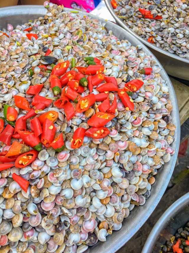 Bỏ 50.000 đồng mua món ốc lạ ở Việt Nam, khách Tây mỏi nhừ tay vì ăn mãi không xong- Ảnh 2.