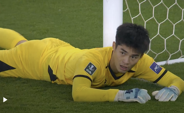 Bắt gôn như "người nhện" giúp U23 Việt Nam vào tứ kết U23 châu Á, thủ môn Trần Trung Kiên nói 1 câu cực ngầu- Ảnh 5.