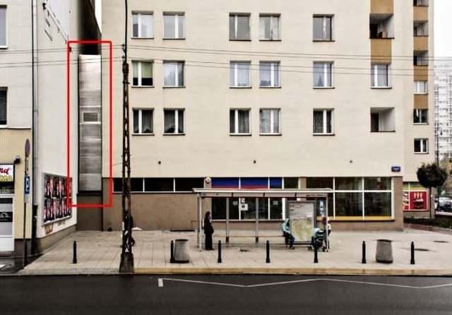 Cận cảnh căn nhà "mỏng nhất thế giới", ngồi bên trong không thể duỗi chân- Ảnh 1.