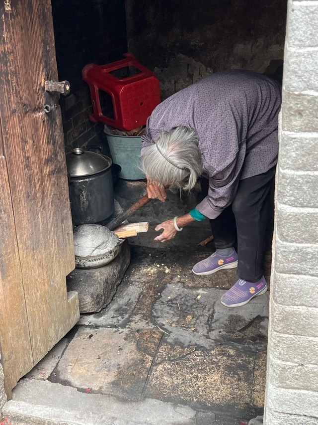 Vợ đề xuất biếu Tết ngoại 20 triệu, nhà nội 0 đồng, chồng gắt: Hóa ra người giàu phải thua thiệt?- Ảnh 3.