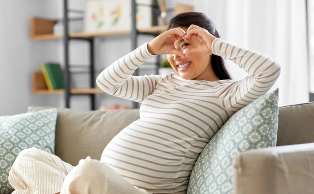 Trẻ sơ sinh vừa chào đời có 4 đặc điểm này, chứng tỏ trong bụng mẹ sống rất "sung sướng"- Ảnh 5.