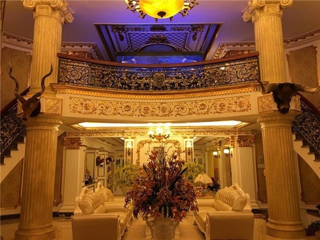 Ở Việt Nam có nữ nghệ sĩ xây biệt thự chứa trăm người vẫn thênh thang, dát vàng lộng lẫy đến lóa mắt- Ảnh 5.