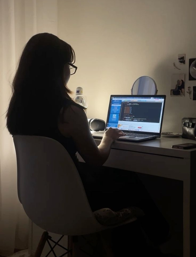 Khổ tâm của dân văn phòng: Công việc, deadlines là ưu tiên số 1, còn mình thì ở đâu?- Ảnh 1. Khổ tâm của dân văn phòng: Công việc, deadlines là ưu tiên số 1, còn mình thì ở đâu?- Ảnh 1.