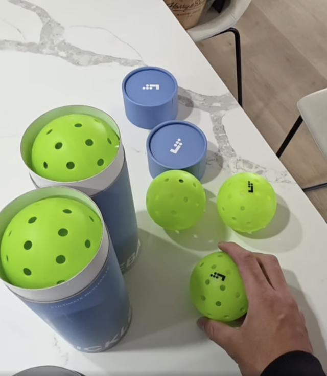 Quang Dương nhận xét bóng LT Pro 48 ở Việt Nam trông giống "fake"- Ảnh 3.