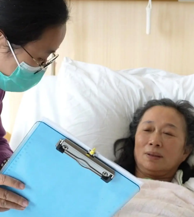 Sản phụ "siêu cao tuổi" - 59 tuổi sinh thành công bé trai nặng 2,2kg- Ảnh 2.