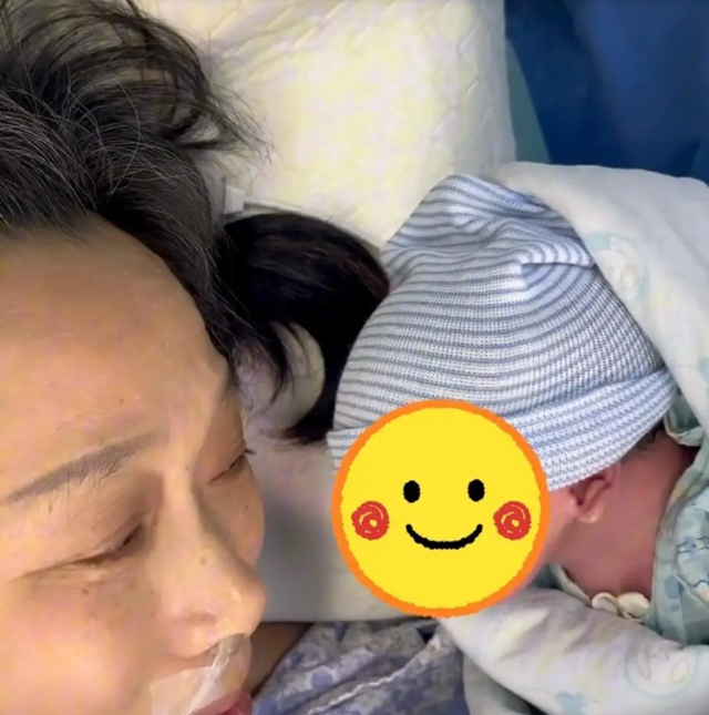 Sản phụ "siêu cao tuổi" - 59 tuổi sinh thành công bé trai nặng 2,2kg- Ảnh 1.