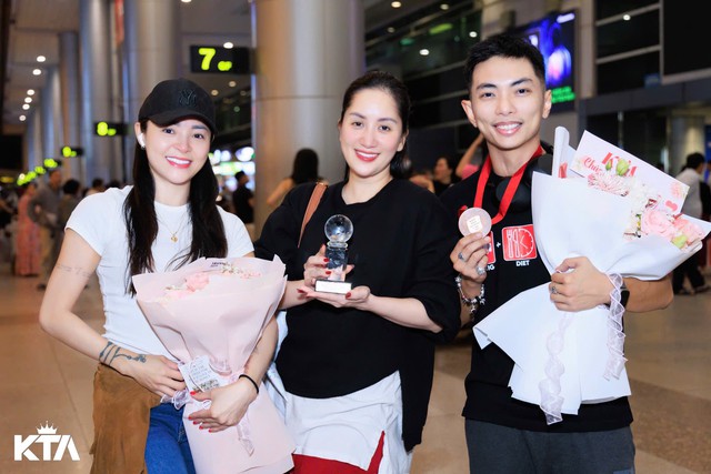 Khánh Thi nhắc nhở Thu Hương - bạn nhảy của Phan Hiển: "Em đặt tay vào Hiển mà em không đặt tình cảm được hơn"- Ảnh 1.