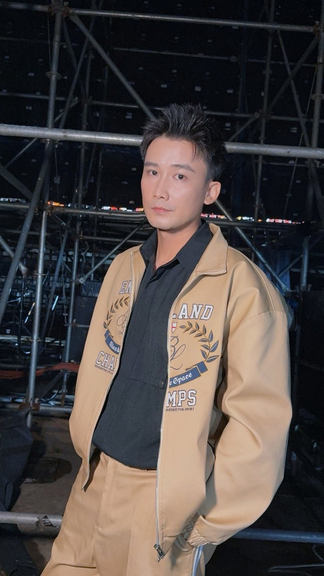 "Hoàng tử lai" Vbiz từng là Ủy viên được cả nước nhớ mặt, 20 năm vẫn đẹp trai sáng ngời- Ảnh 5.