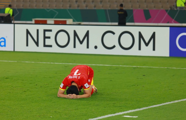 Sao trẻ 18 tuổi Lê Phát "xé lưới" U23 UAE, màn ăn mừng đặc biệt gây chú ý- Ảnh 4.