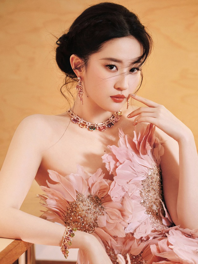 Không ai tin đây là Lưu Diệc Phi - Ảnh 9.