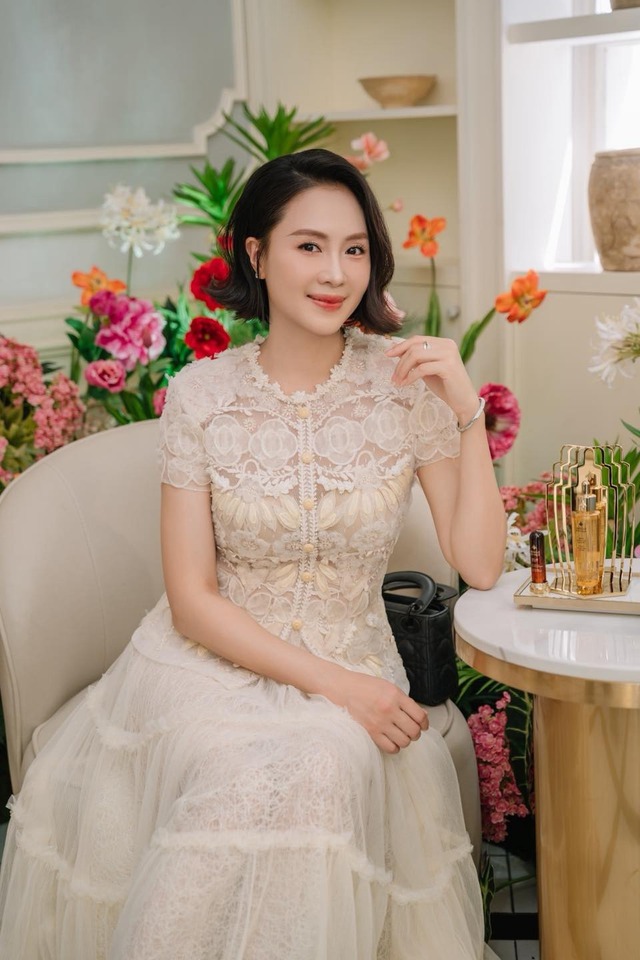 Mỹ nhân được cả showbiz nâng niu như báu vật, 42 tuổi vẫn là "bức họa" thời trang triệu người mê- Ảnh 12.
