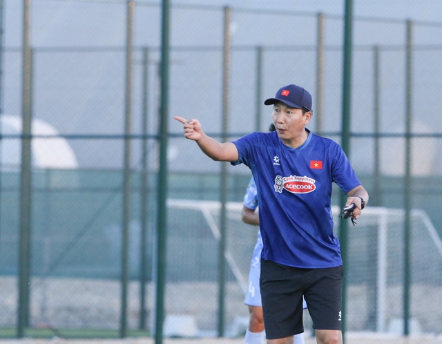 Xúc động lời HLV Kim Sang-sik dặn dò U23 Việt Nam trước trận tứ kết U23 châu Á: Đau đấy nhưng cố mà vượt qua!- Ảnh 1.
