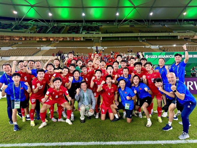 HLV Kim Sang-sik "nói lời gan ruột" sau chiến tích nghẹt thở: "Việt Nam cạnh tranh sòng phẳng ở châu Á"- Ảnh 1.