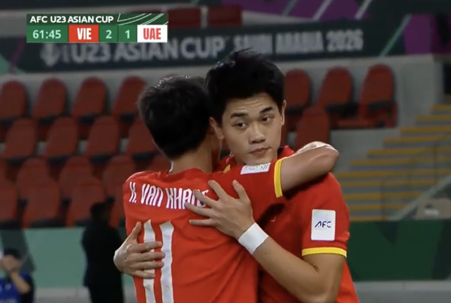 Bùng nổ cảm xúc: Đình Bắc tái hiện cú đánh đầu ngược tuyệt phẩm của Công Vinh, giúp U23 Việt Nam dẫn trước U23 UAE- Ảnh 4.