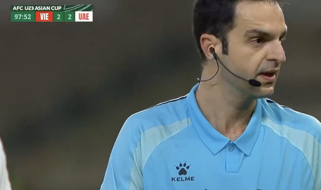 Trọng tài trận tứ kết căng não của U23 Việt Nam - U23 UAE áp lực cỡ nào, cứ nhìn ảnh này là rõ!- Ảnh 2.