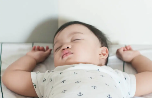 Kiệt sức với những đêm thức trắng, mẹ muốn bé ngủ trọn giấc suốt đêm, chỉ cần nắm vững vài phương pháp- Ảnh 2.