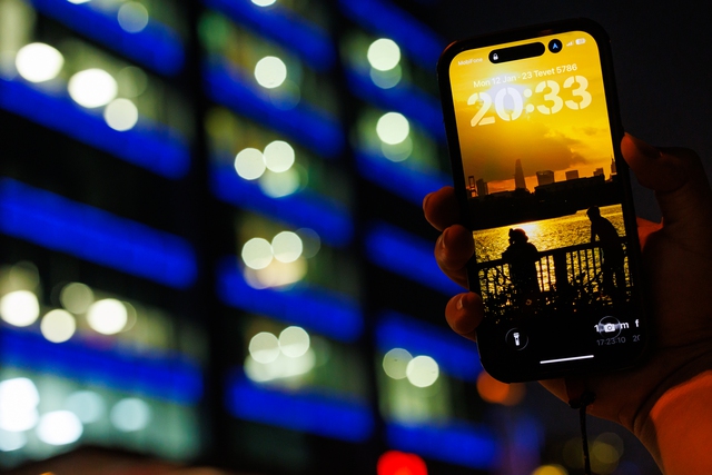 VIDEO: Sau 20h30 các tòa nhà văn phòng Viettel, VPbank, JP Morgan vẫn sáng đèn, nhân viên TP.HCM tăng ca đến 2-3 giờ sáng- Ảnh 1.