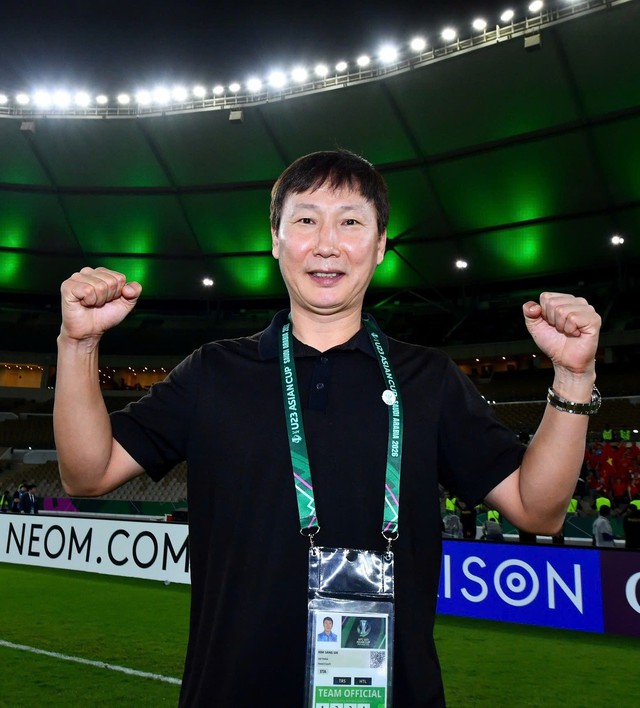 HLV Kim Sang-sik đón tin vui cực lớn: 7 cầu thủ U23 Việt Nam “thoát án phạt”, sẵn sàng bung sức ở bán kết- Ảnh 1.