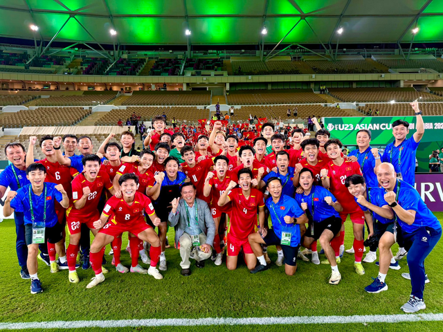 Cây hài adidas: “Cùng phe" UAE rồi tự chọc quê khi thua khiến fan bóng đá cười ngất- Ảnh 1.