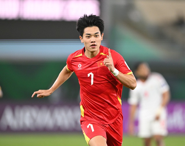 Từ bao giờ Việt Nam lại có cầu thủ như Đình Bắc:Vào sân là tạo khác biệt, kỹ năng toàn diện, tâm lý vững vàng- Ảnh 1.