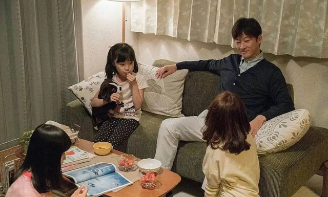 Khoảng cách lớn nhất trong quan hệ cha mẹ và con cái không phải là khác biệt thế hệ- Ảnh 2.