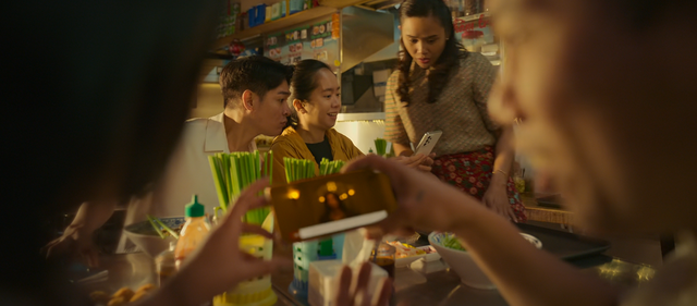 Quá sốc khi thấy Việt Nam xuất hiện ở bom tấn Hàn đang hot, nhưng càng soi càng bực “làm vậy cũng được hả?”- Ảnh 2.