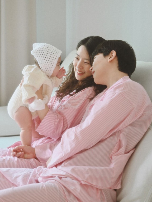 Một gia đình bình thường, không gì hơn nâng đỡ con theo kiểu này- Ảnh 1.