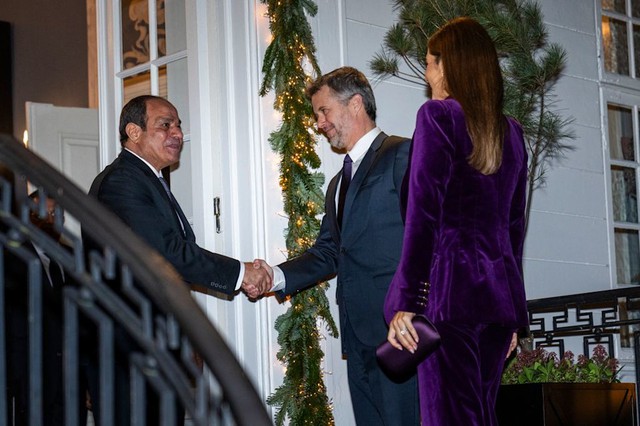 Đẳng cấp "nữ hoàng nhung": U60 mà vẫn muốn "cháy" thì cứ nhìn Vương hậu Mary mà học!- Ảnh 2.