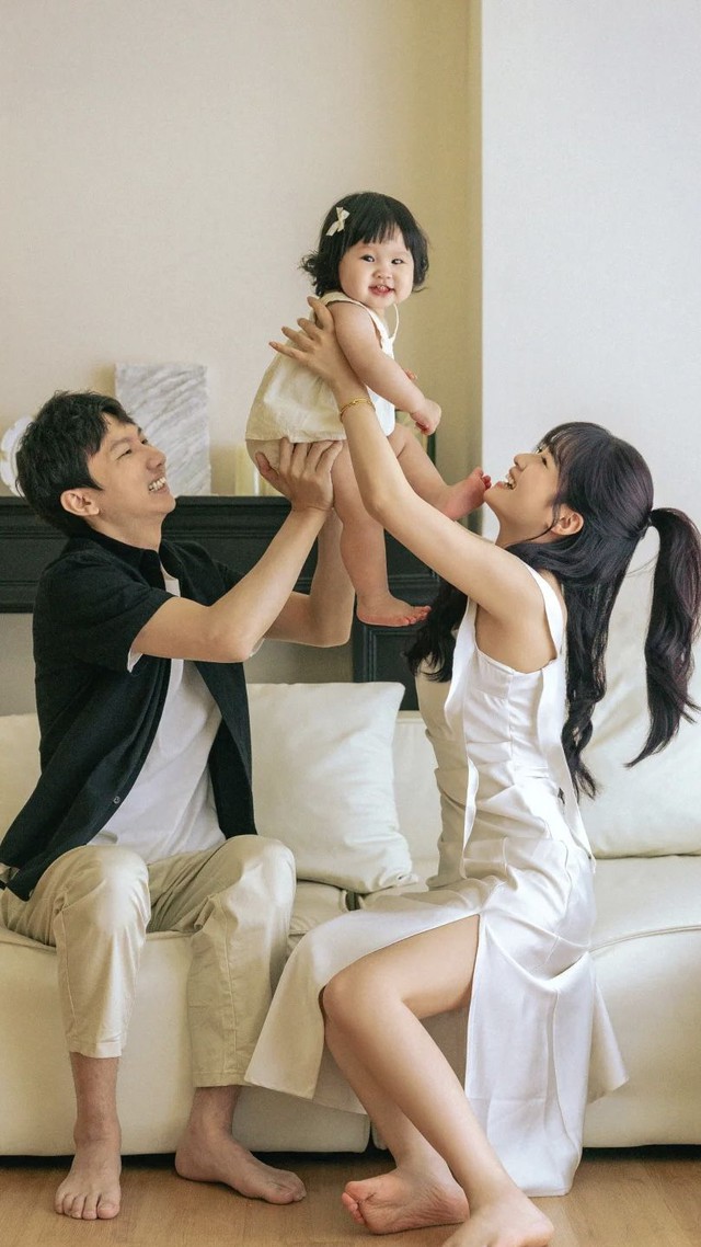 Một gia đình bình thường, không gì hơn nâng đỡ con theo kiểu này- Ảnh 2.