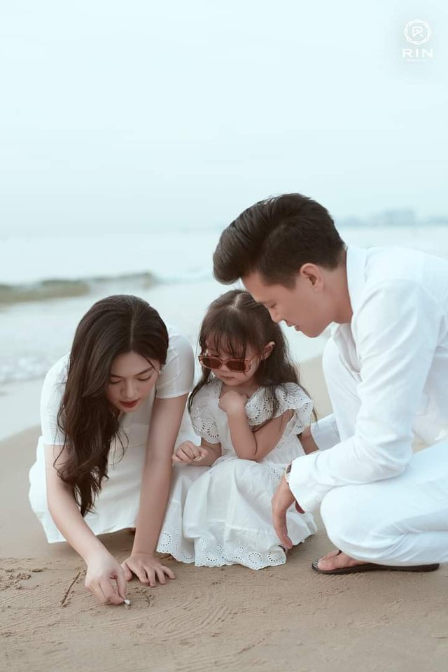 Một gia đình bình thường, không gì hơn nâng đỡ con theo kiểu này- Ảnh 3.