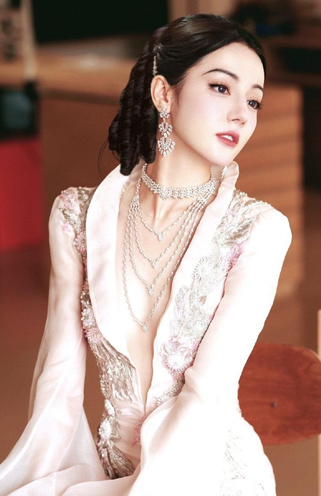 Sức ép showbiz đã khiến hội mỹ nhân đẹp "nghiêng nước nghiêng thành" suy sụp đến cỡ này!- Ảnh 2.