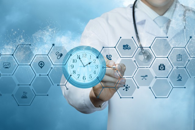 Vị b&aacute;c sĩ 78 tuổi n&oacute;i m&igrave;nh 