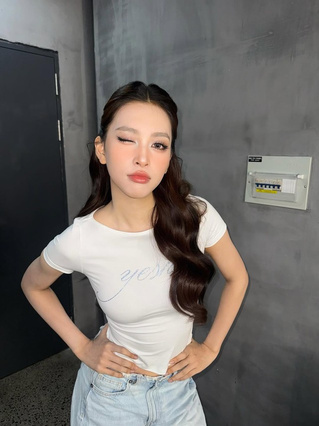 Showbiz không thiếu người đẹp nhưng chỉ có 1 "mỹ nhân ngàn năm": Mặc gì cũng sang, đứng đâu cũng nổi- Ảnh 7.