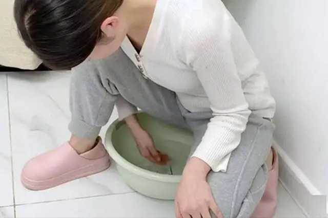 Ung thư âm đạo phát hiện muộn, cô gái hối hận vì không nghe mẹ: Làm việc này mỗi ngày "chỗ ấy" sao chịu nổi- Ảnh 2.