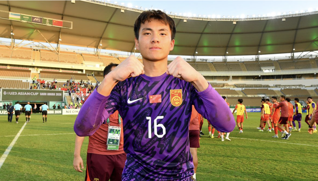 Phỏng vấn siêu thủ môn Trung Quốc trước trận gặp U23 Việt Nam: Thao túng tâm lý đối thủ chỉ bằng 1chai nước dán "phao"- Ảnh 2.