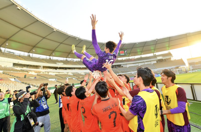 Phỏng vấn siêu thủ môn Trung Quốc trước trận gặp U23 Việt Nam: Thao túng tâm lý đối thủ chỉ bằng 1chai nước dán "phao"- Ảnh 7.