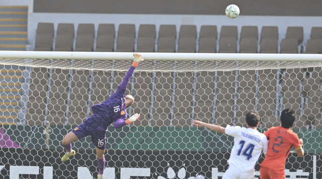 Phỏng vấn siêu thủ môn Trung Quốc trước trận gặp U23 Việt Nam: Thao túng tâm lý đối thủ chỉ bằng 1chai nước dán "phao"- Ảnh 5.