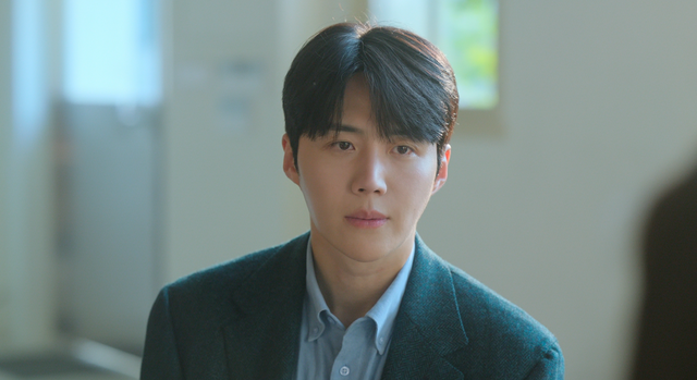 Ra mà xem diễn viên Việt đóng phim cùng Kim Seon Ho, khoe ảnh nét căng với Go Youn Jung mà ghen nổ mắt- Ảnh 2.