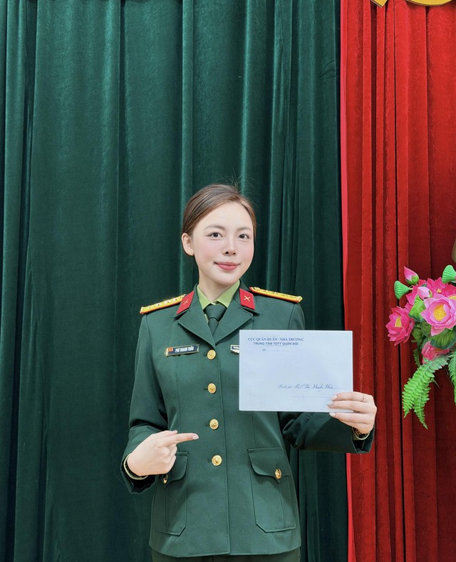 Hotgirl bắn súng Phí Thanh Thảo đón 2026 rực rỡ: Khoe hàm Đại uý, Lý Đức hứa "ra mắt", Đình Bắc tích cực "đẩy thuyền"- Ảnh 1.