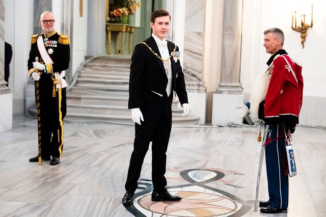 Vương hậu Mary khởi đầu 2026: Diện lại vương miện chế từ thắt lưng cổ, thần thái tuổi 53 khiến ai cũng phải xuýt xoa- Ảnh 4.