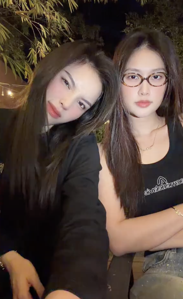 Kỳ Duyên review bánh mì giá gần 1 triệu đồng nhưng dân mạng chỉ chú ý đến giọng của 1 người khác trong video- Ảnh 2. Kỳ Duyên review bánh mì giá gần 1 triệu đồng nhưng dân mạng chỉ chú ý đến giọng của 1 người khác trong video- Ảnh 2.