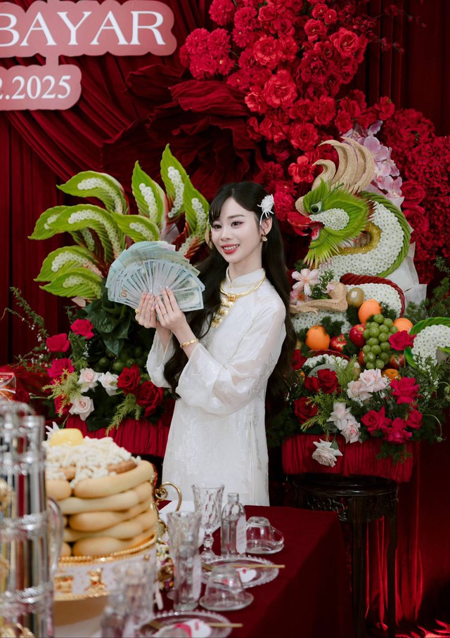 Triệu người lần đầu thấy cô gái Việt lấy chồng Mông Cổ: 12 tráp ăn hỏi, sinh lễ có giày hiệu, tiền, vàng- Ảnh 7.