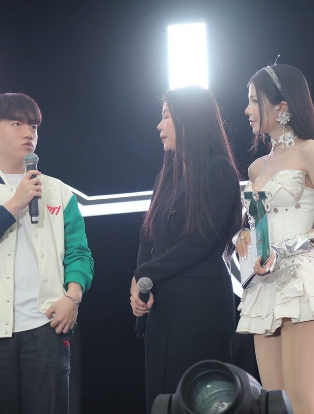 Mai Dora tổng kết 2025 nhưng bộ ảnh khiến fan "không thể rời mắt"- Ảnh 6.