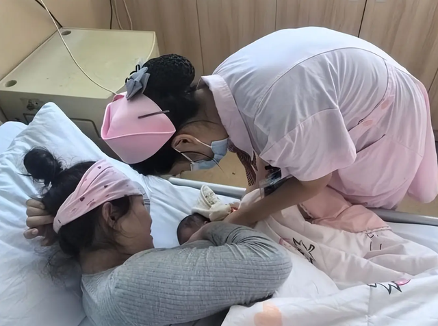 “Em bé béo” gây sốt, nặng 6,25kg khi chào đời – Cư dân mạng kiểu: Đúng chuẩn cháu đích tôn trong mơ của bà nội- Ảnh 3.