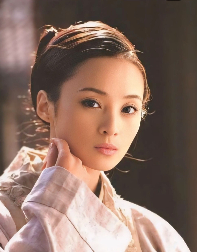 Mỹ nhân đẹp như bức họa cổ, lấy trăng làm giấy, mây làm mực: Mặt này mới là mặt, 51 tuổi nhìn muốn yêu luôn- Ảnh 2.