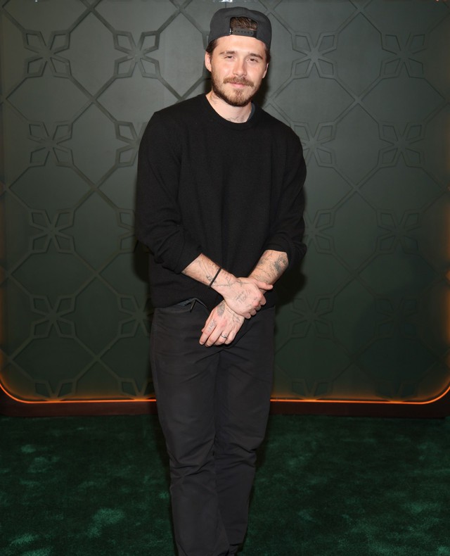 Brooklyn sẽ mất 700 tỷ sau vụ "bóc phốt" bố mẹ đẻ - David Beckham và Victoria?- Ảnh 1.