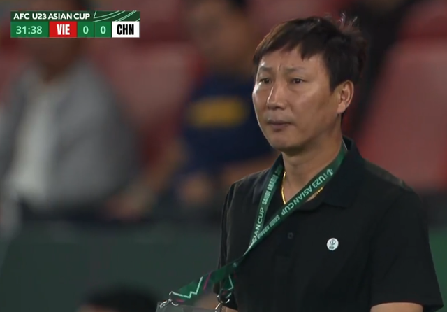 Hiểu Minh chấn thương nặng bật khóc rời sân, HLV Kim Sang-sik lo ra mặt- Ảnh 5.