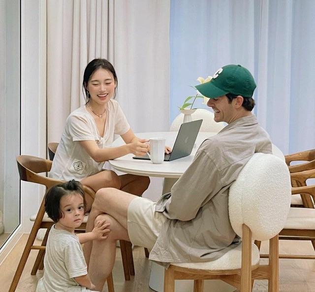 Đừng nuôi dạy con theo tiêu chuẩn của người khác nữa, con bạn không cần sống thành 1 "đáp án mẫu"- Ảnh 1.