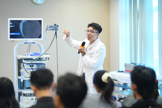 Đi khám vì táo bón, tiêu chảy, bệnh nhân TP.HCM phát hiện 11 polyp tiêu hoá: Bác sĩ cảnh báo dấu hiệu ung thư sớm- Ảnh 3.